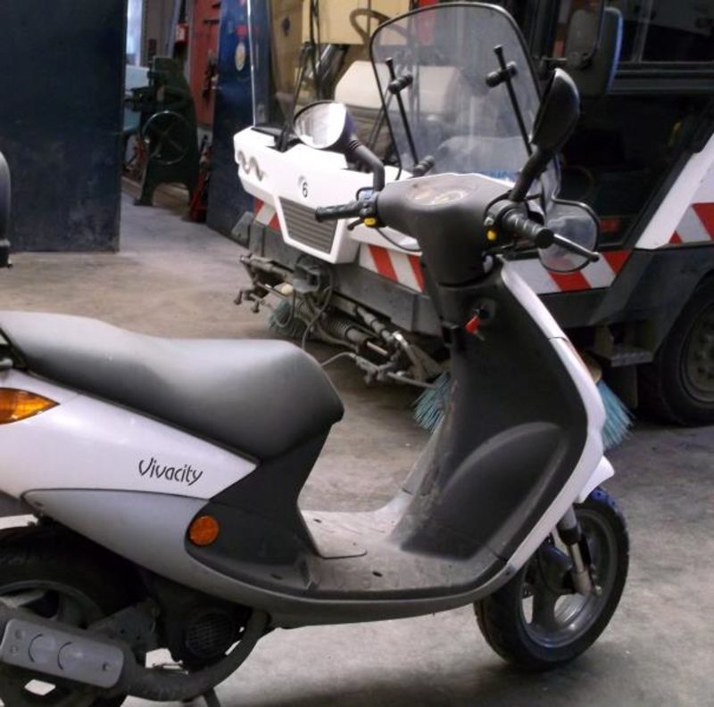 Scooter Peugeot Vivacity Cm Temps Moto Scooter Roues D