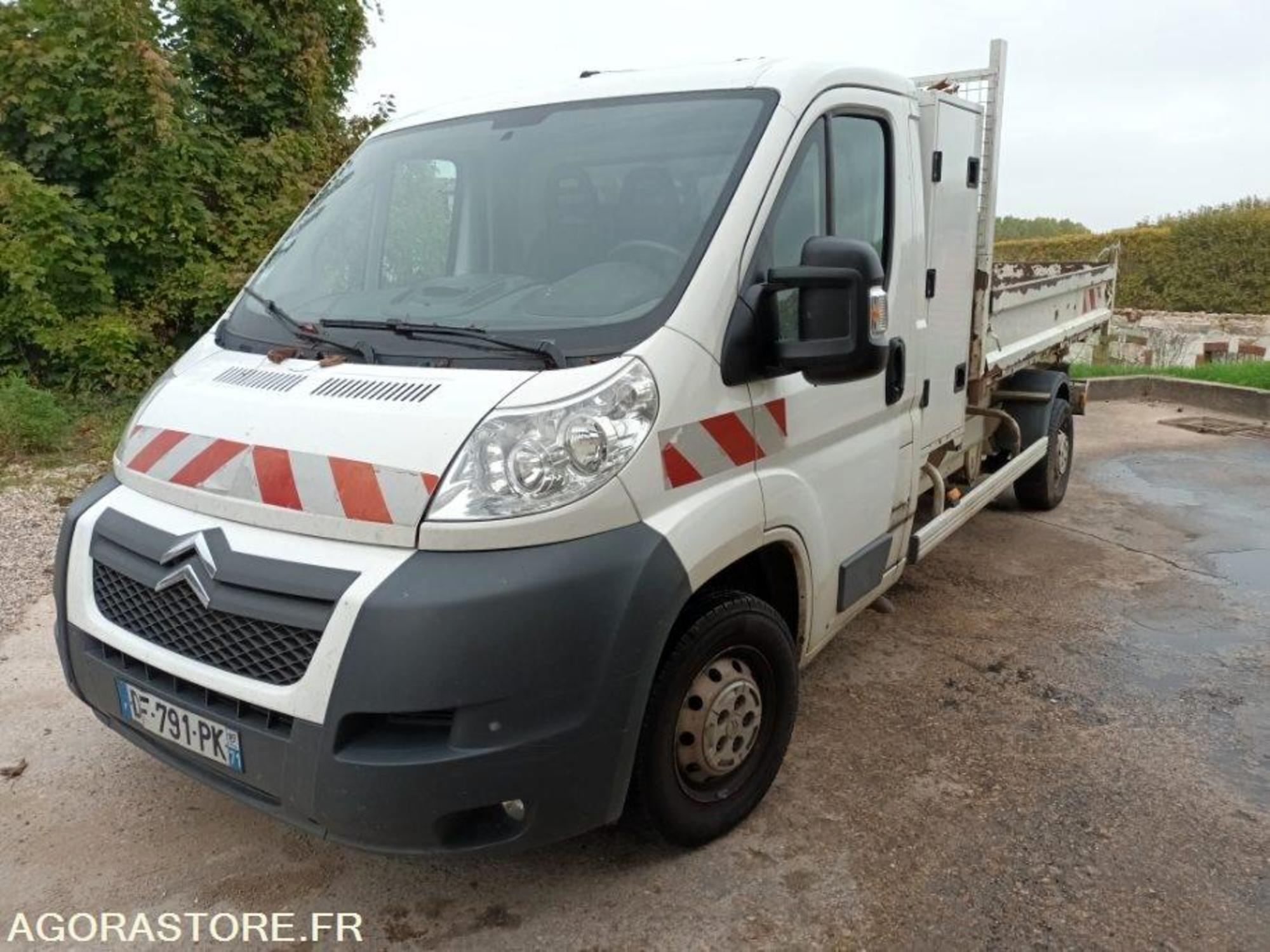 CITROEN JUMPER HDI 110 CH tri benne simple cabine avec coffre Bennes d occasion aux enchères