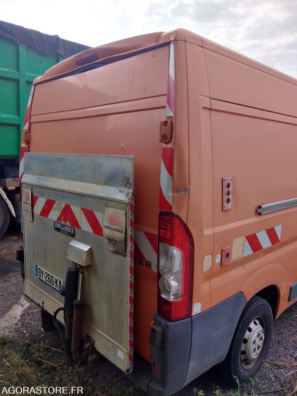 Fourgon Peugeot Boxer Avec Hayon Hdi