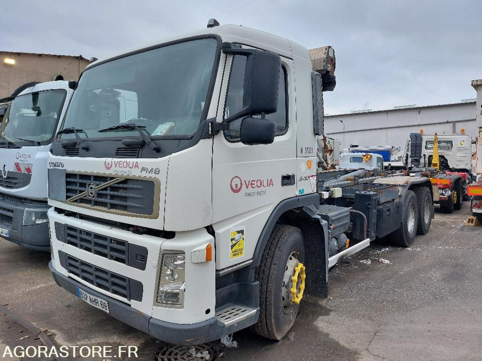 CAMION BRAS 6x4 VOLVO FM 26t 2004 695 100 Km 537AHR69 BARA R51201 Porteurs