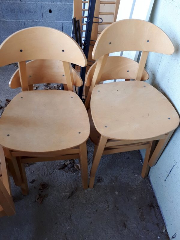 lot de 4 chaises en bois  Chaise d'occasion aux enchères  Agorastore