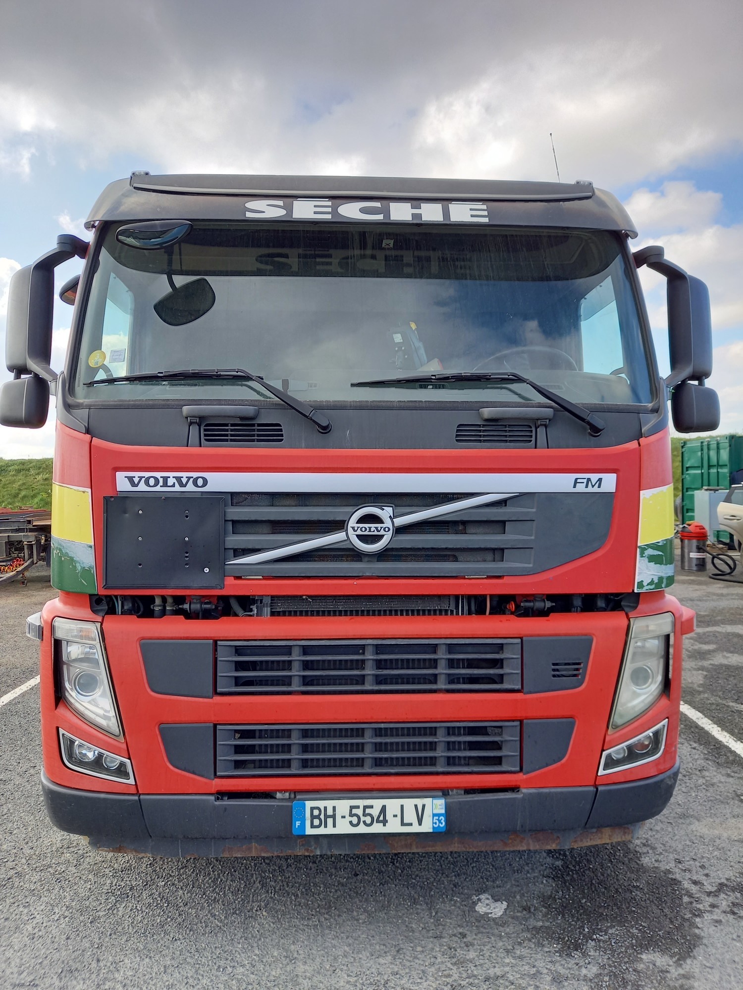 PORTEUR ROUTIER VOLVO FM140 AMPLIROLL GRUE 2011 442004 KM BH554LV Porteurs Routiers