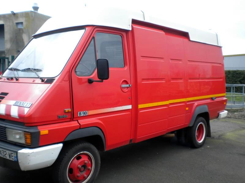 VEHICULE UTILITAIRE 3,5 T - RENAULT B90 TURBO - AD-432-WE - Fourgons D ...