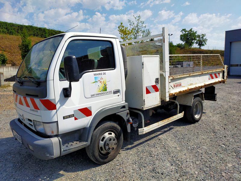 Camion Benne Nissan Cabstar - Bennes D'occasion Aux Enchères - Agorastore