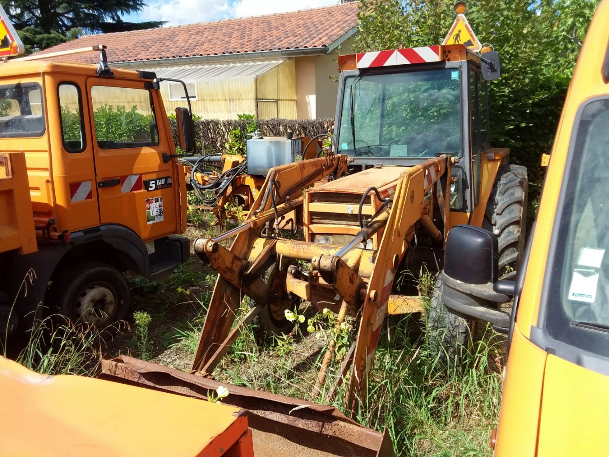 tracteur-renault-652-bq-077-td-tracteurs-d-occasion-aux-ench-res