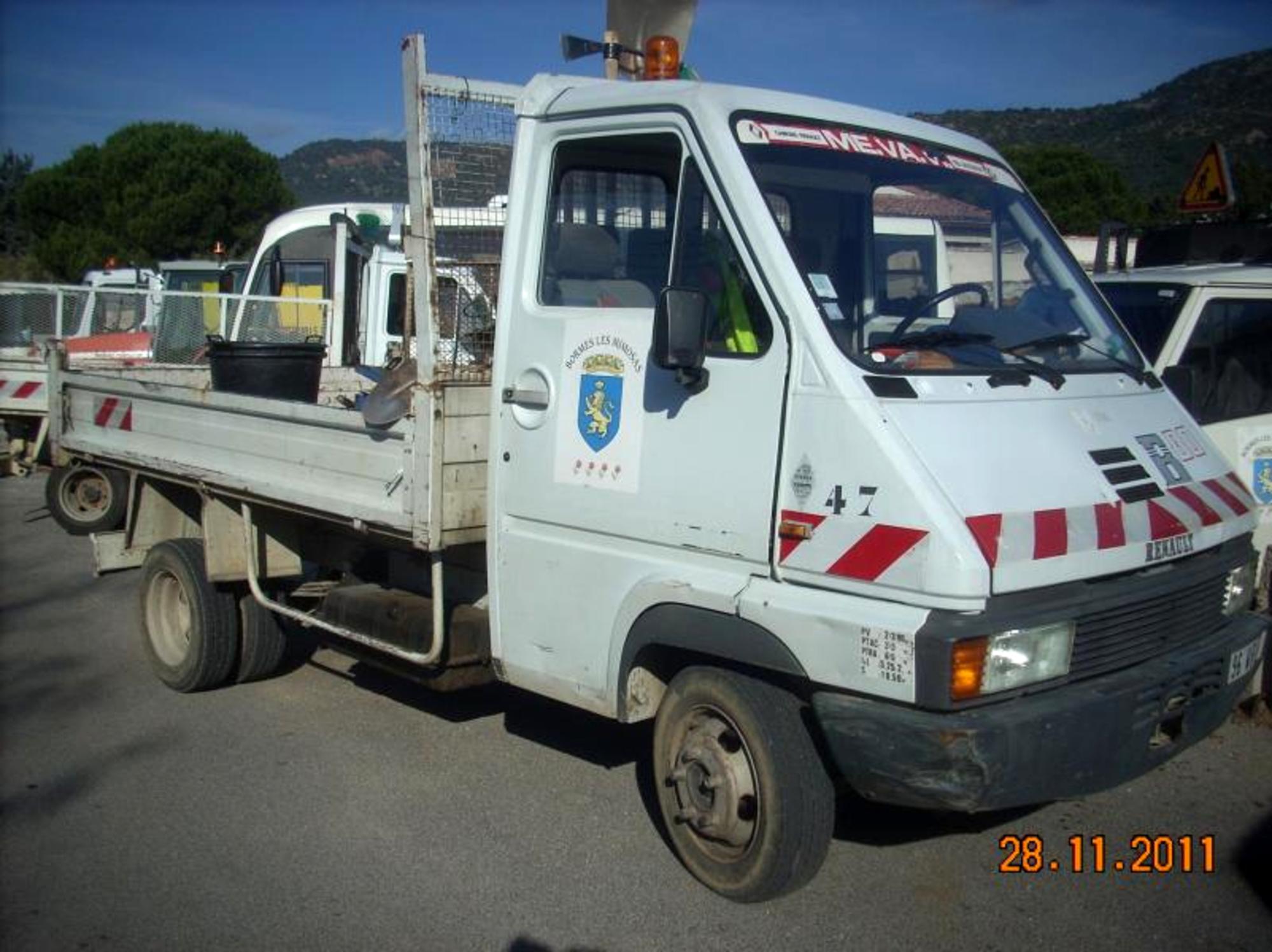 Camion Benne Renault B 80 3T5 VL - Bennes D'occasion Aux Enchères ...