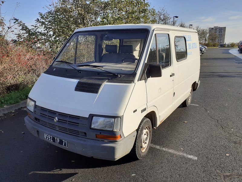  RENAULT  TRAFIC L1 1  8  essence  Utilitaire d occasion aux 