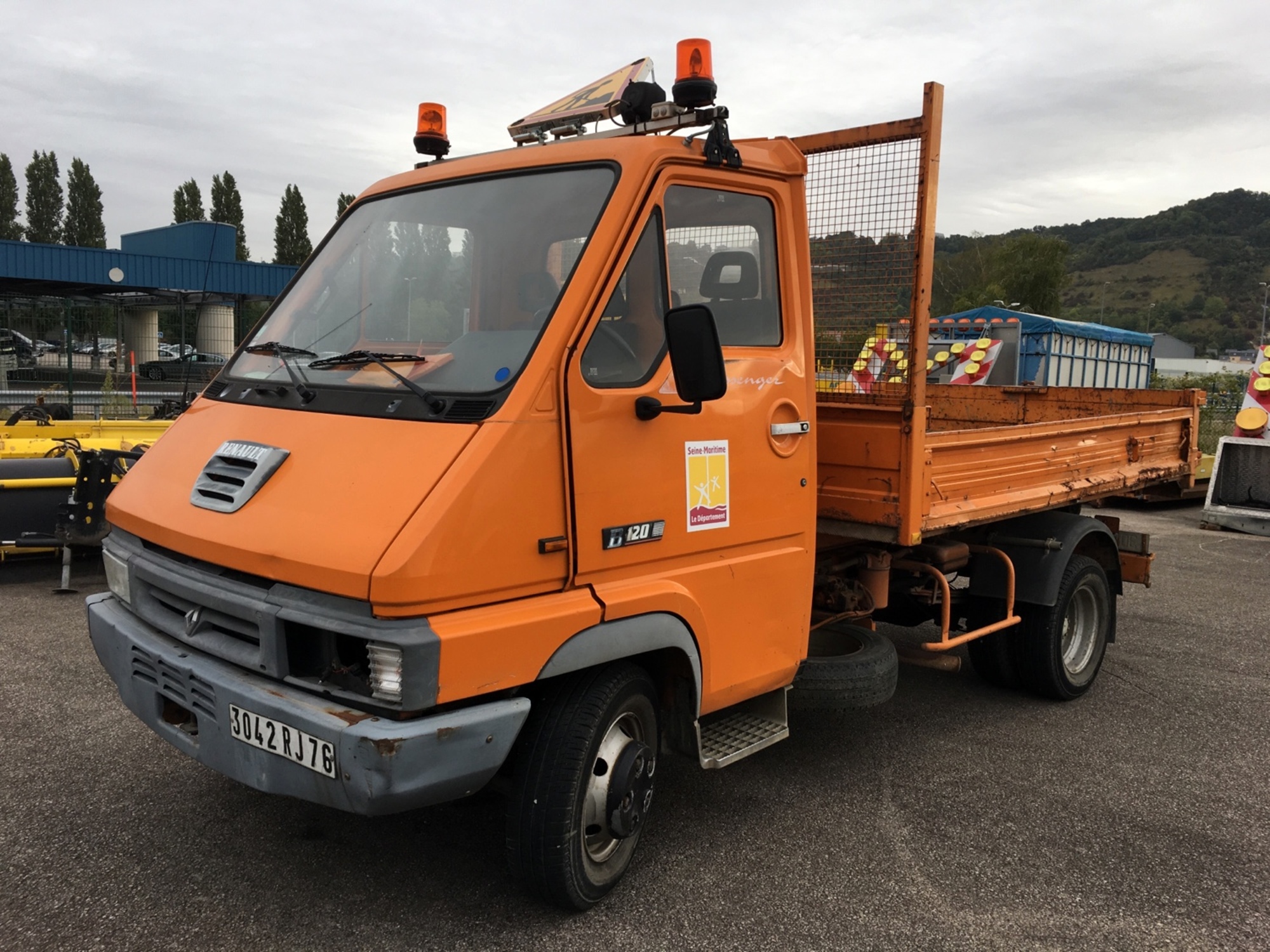 Renault B120 - 3042RJ76 - Porteurs Routiers D'occasion Aux Enchères ...