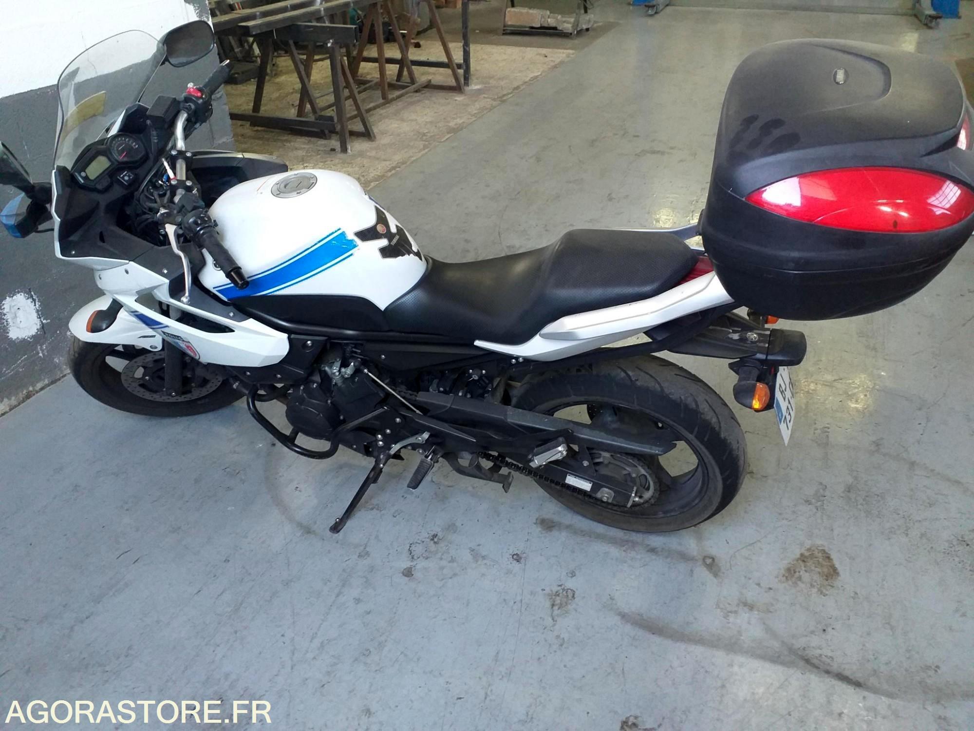 Moto Police Municipale Yamaha Xj Diversion Moto Scooter Roues D Occasion Aux