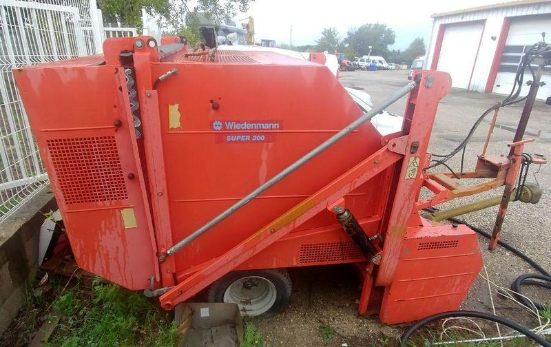 Wiedenmann Balayeuse à gazon et feuilles Autres espaces verts d occasion aux enchères