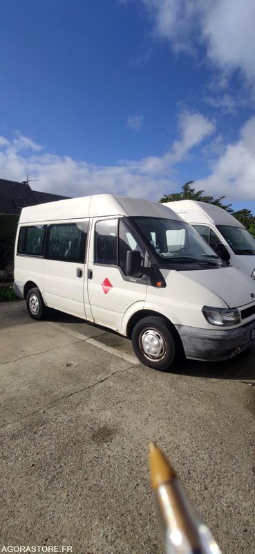 FORD TRANSIT MINIBUS 9 PLACES CG 799 VT - POUR PIECES - Non roulant d