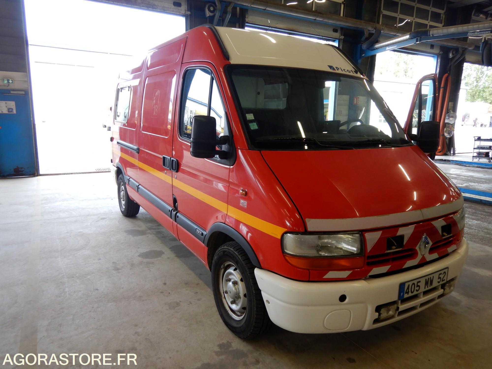 RENAULT Master Diesel Ex-ambulance SDIS - Fourgons D'occasion Aux ...